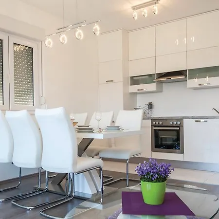Apartman Stipe * Brnaze